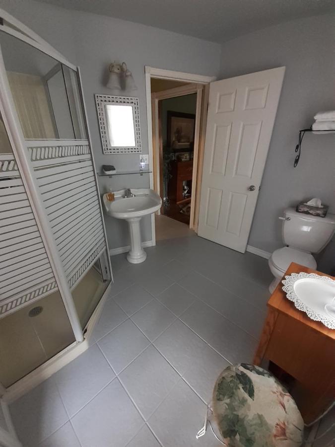 A Hidden Gem Bed&Breakfast Windsor Exterior foto
