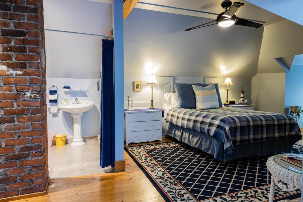 A Hidden Gem Bed&Breakfast Windsor Exterior foto