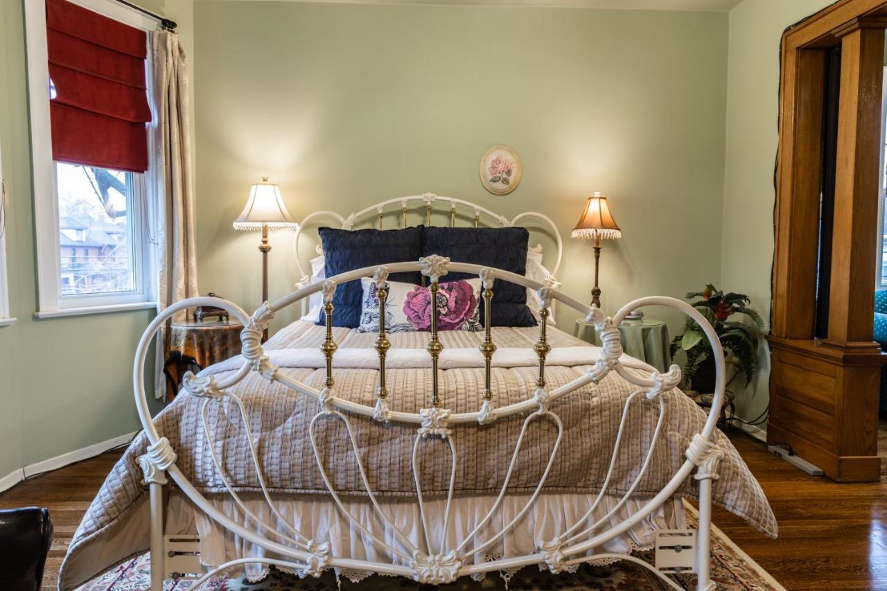 A Hidden Gem Bed&Breakfast Windsor Exterior foto