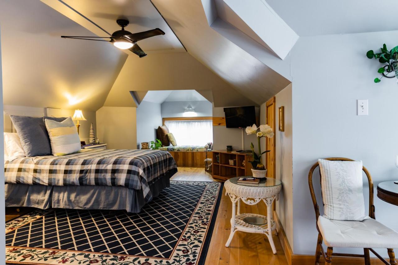 A Hidden Gem Bed&Breakfast Windsor Exterior foto