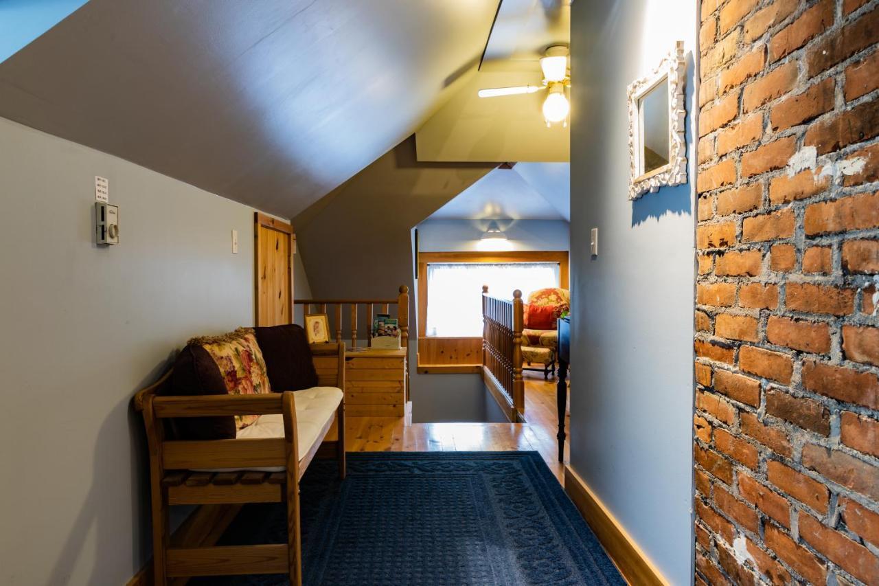 A Hidden Gem Bed&Breakfast Windsor Exterior foto